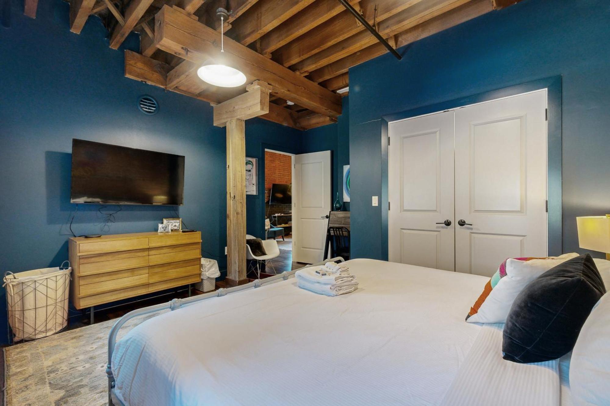 The 1865 Villa Nashville Room photo